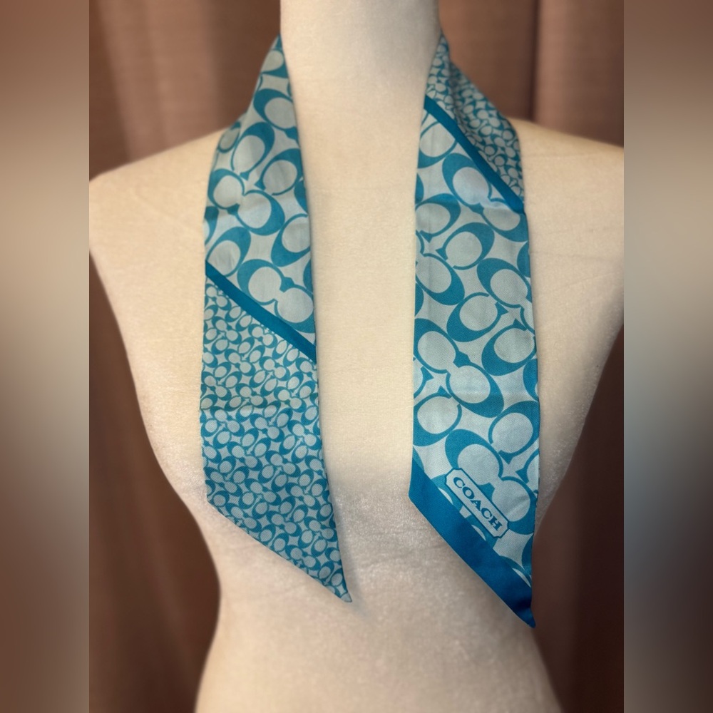 Coach 100% Silk Twilly – Reversible Teal / Aqua Signature ‘C’ Pattern